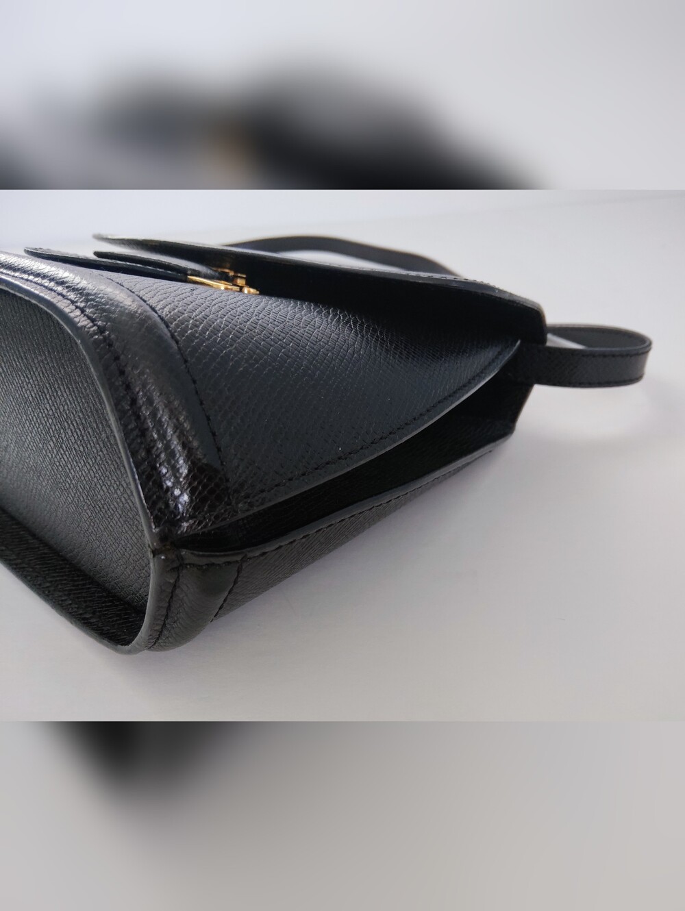 Bally Swiss Vintage Black Leather Crossbody with Gold 'B' Hardware. 8×7×3. - Picture 6 of 11